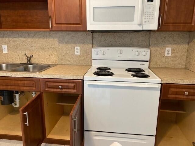 Activo con contrato: $2,100 (2 camas, 2 baños, 860 Pies cuadrados)