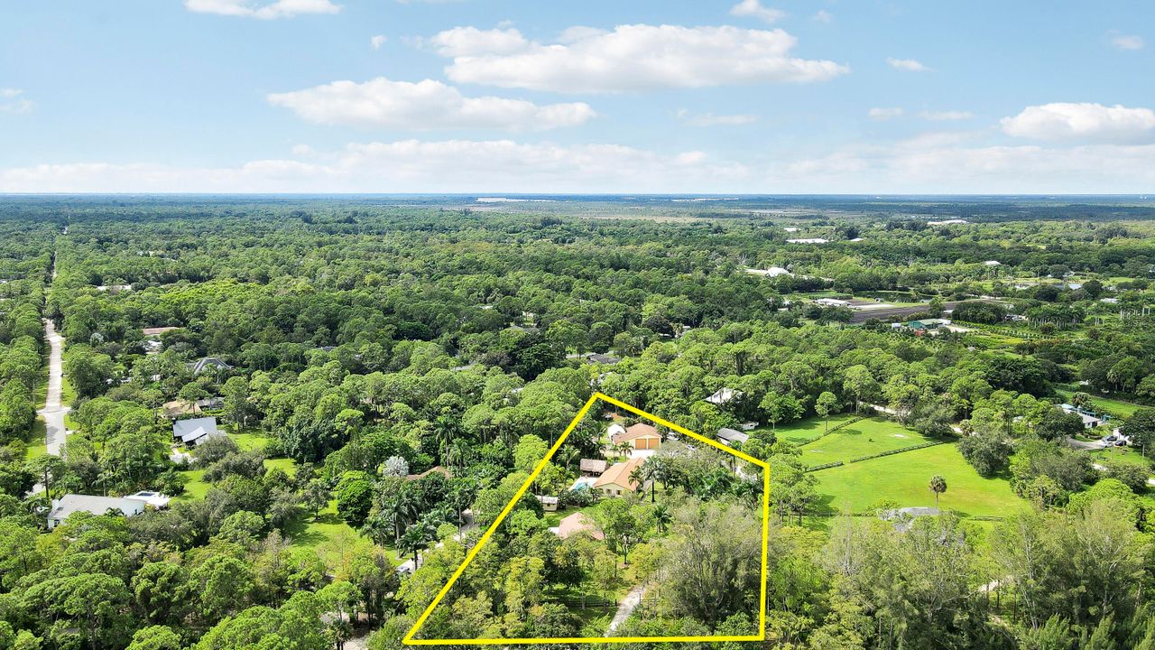 For Sale: $1,399,000 (6 beds, 3 baths, 3049 Square Feet)