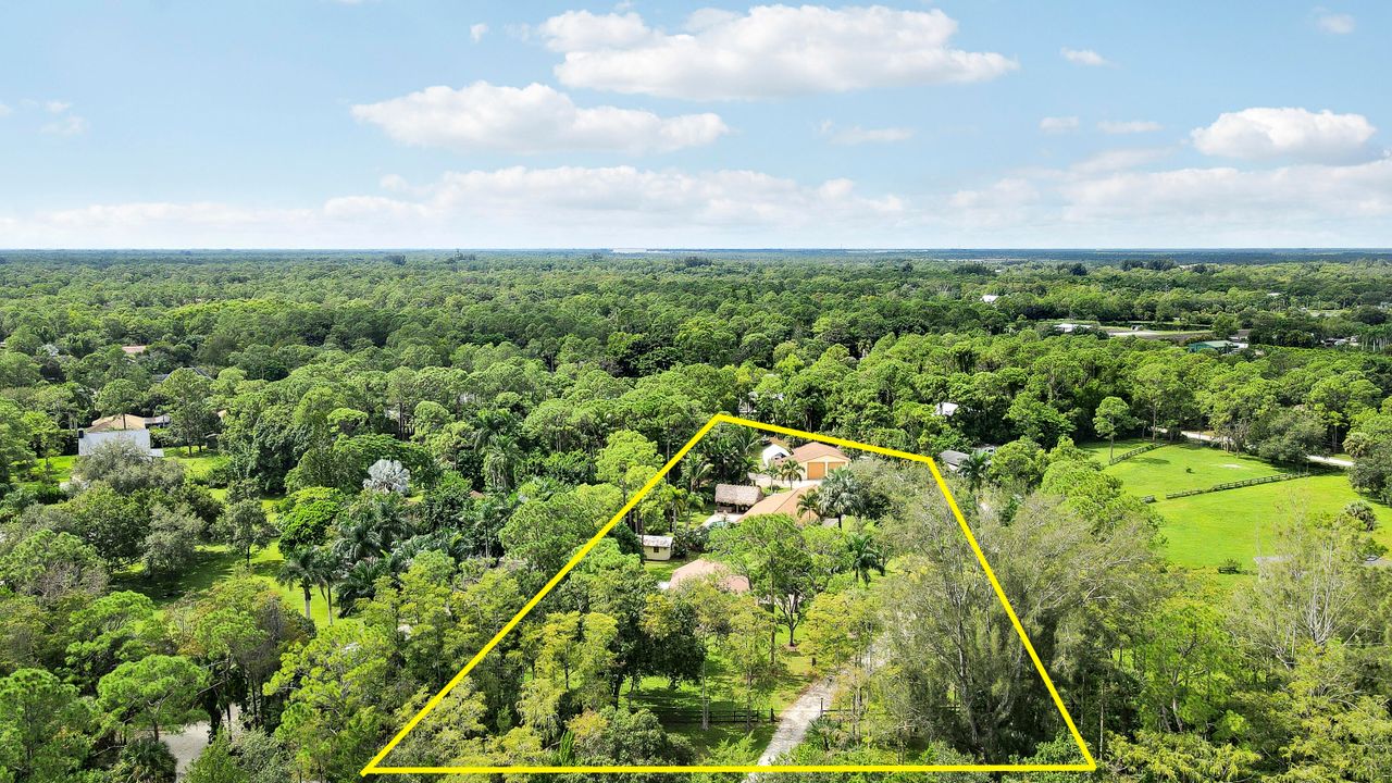 For Sale: $1,399,000 (6 beds, 3 baths, 3049 Square Feet)