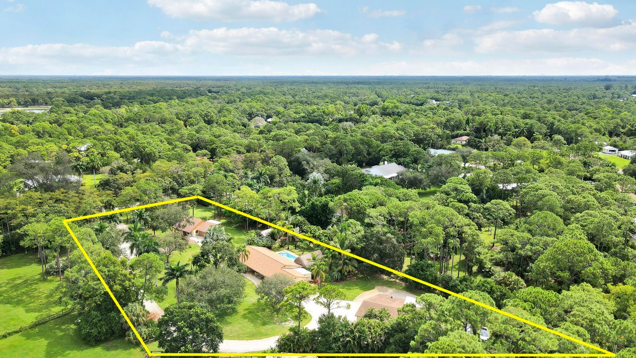 For Sale: $1,399,000 (6 beds, 3 baths, 3049 Square Feet)