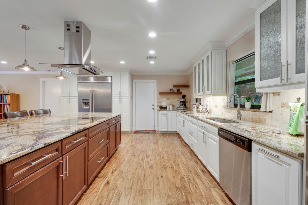 For Sale: $1,399,000 (6 beds, 3 baths, 3049 Square Feet)