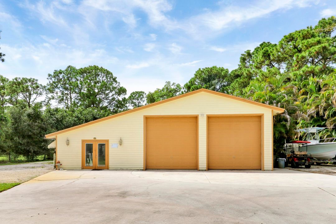 For Sale: $1,399,000 (6 beds, 3 baths, 3049 Square Feet)