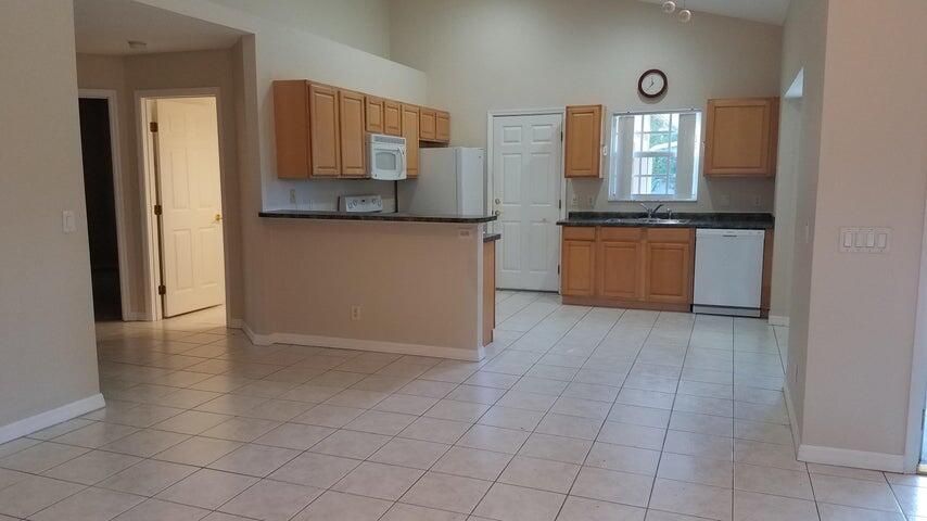 For Sale: $1,399,000 (6 beds, 3 baths, 3049 Square Feet)