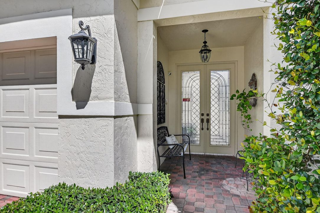 合同活跃: $1,395,000 (3 贝兹, 3 浴室, 3320 平方英尺)