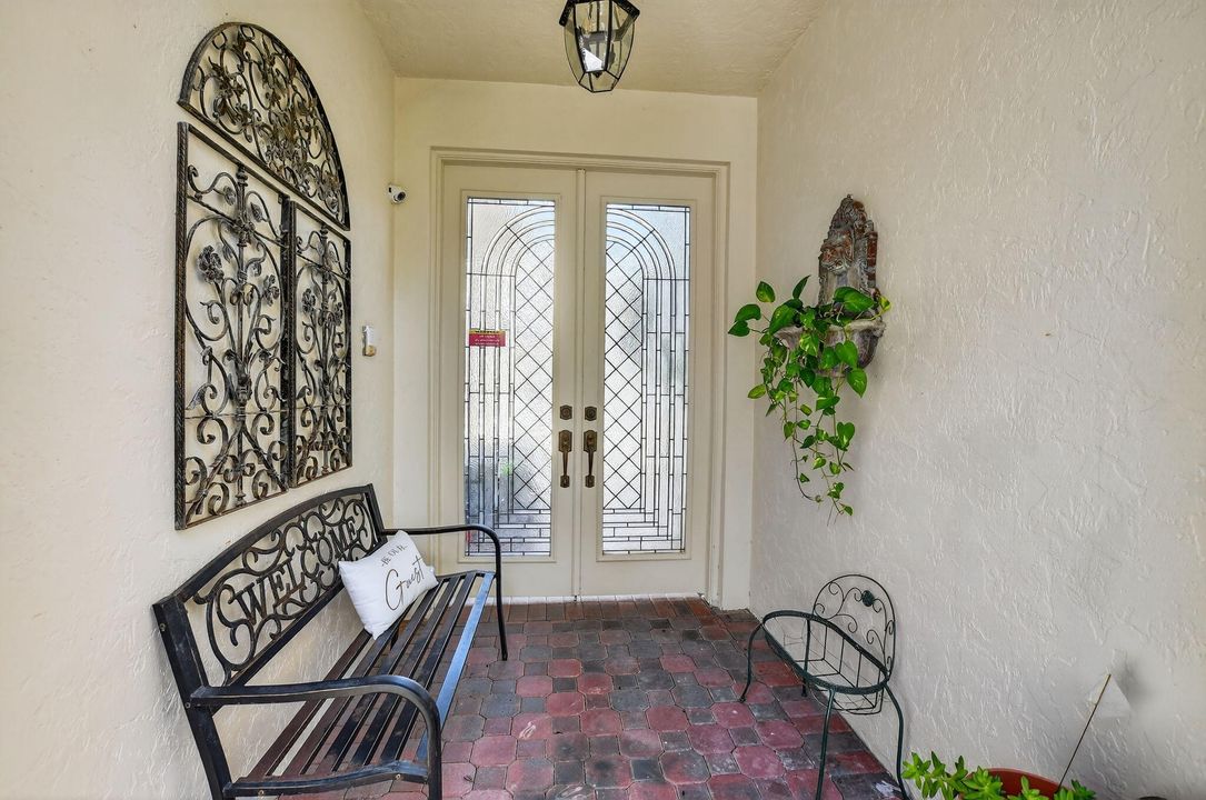 合同活跃: $1,395,000 (3 贝兹, 3 浴室, 3320 平方英尺)