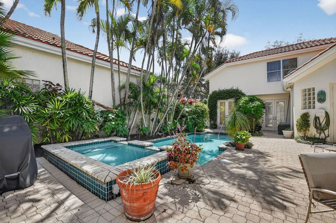 合同活跃: $1,395,000 (3 贝兹, 3 浴室, 3320 平方英尺)