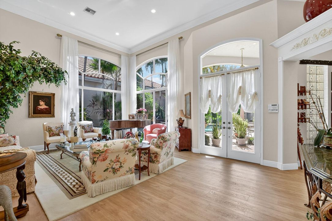 合同活跃: $1,395,000 (3 贝兹, 3 浴室, 3320 平方英尺)