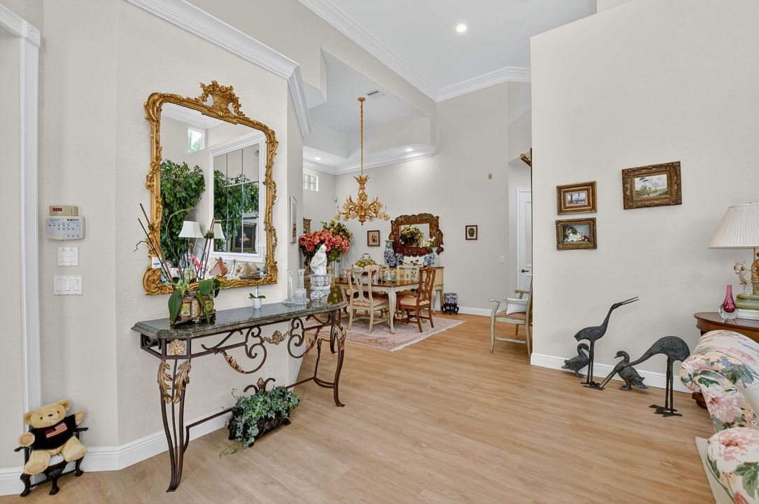 合同活跃: $1,395,000 (3 贝兹, 3 浴室, 3320 平方英尺)