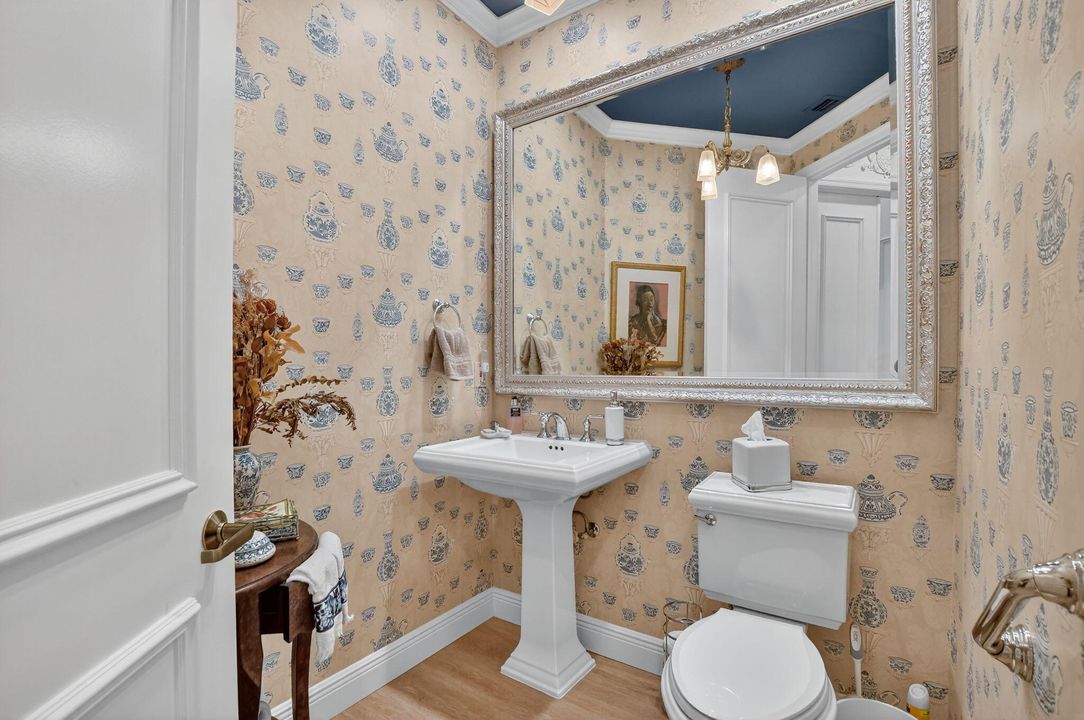 合同活跃: $1,395,000 (3 贝兹, 3 浴室, 3320 平方英尺)