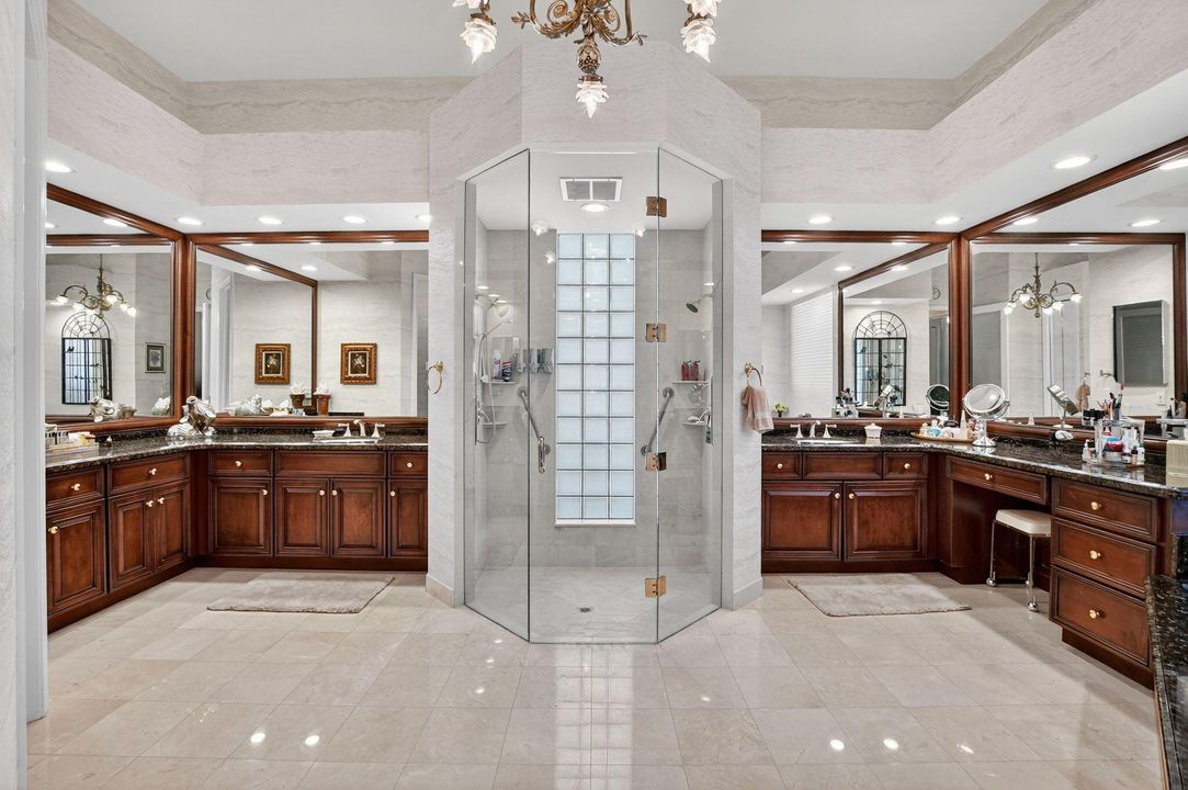 合同活跃: $1,395,000 (3 贝兹, 3 浴室, 3320 平方英尺)