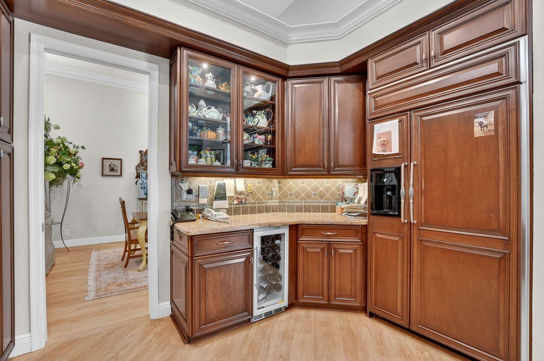 合同活跃: $1,395,000 (3 贝兹, 3 浴室, 3320 平方英尺)