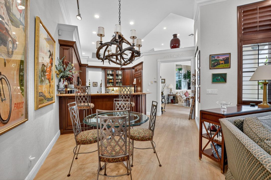 合同活跃: $1,395,000 (3 贝兹, 3 浴室, 3320 平方英尺)