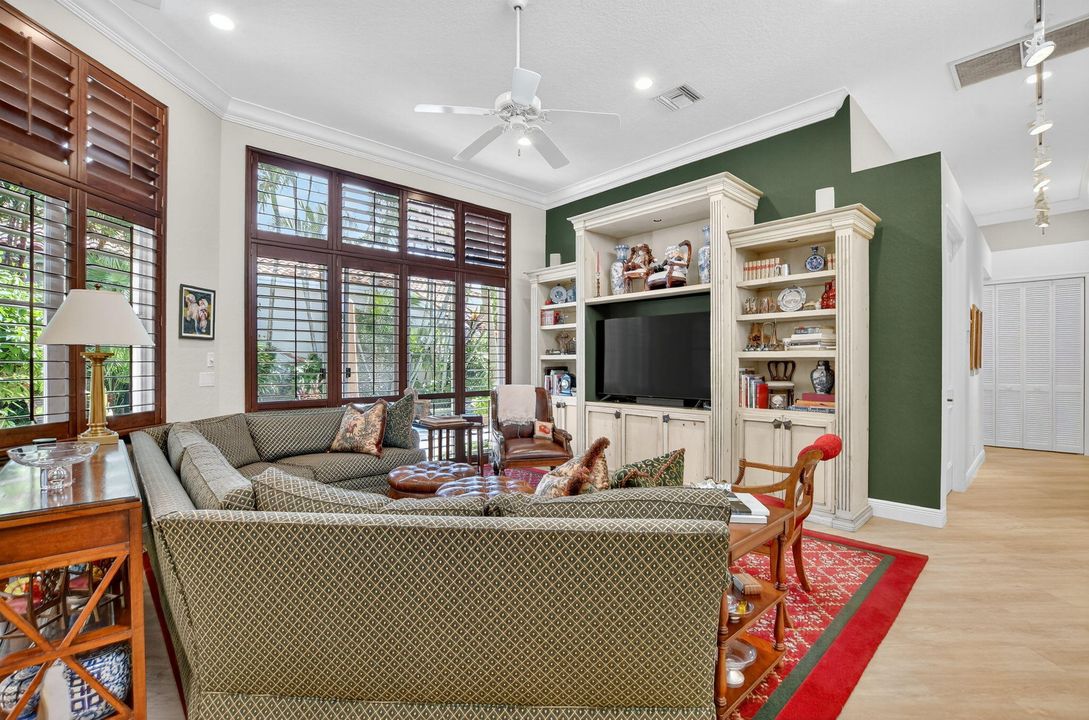 合同活跃: $1,395,000 (3 贝兹, 3 浴室, 3320 平方英尺)