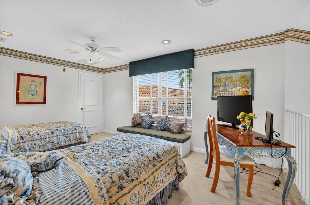 合同活跃: $1,395,000 (3 贝兹, 3 浴室, 3320 平方英尺)