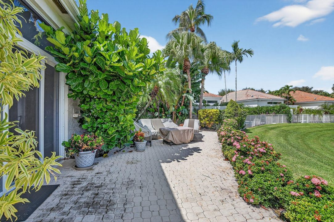 合同活跃: $1,395,000 (3 贝兹, 3 浴室, 3320 平方英尺)