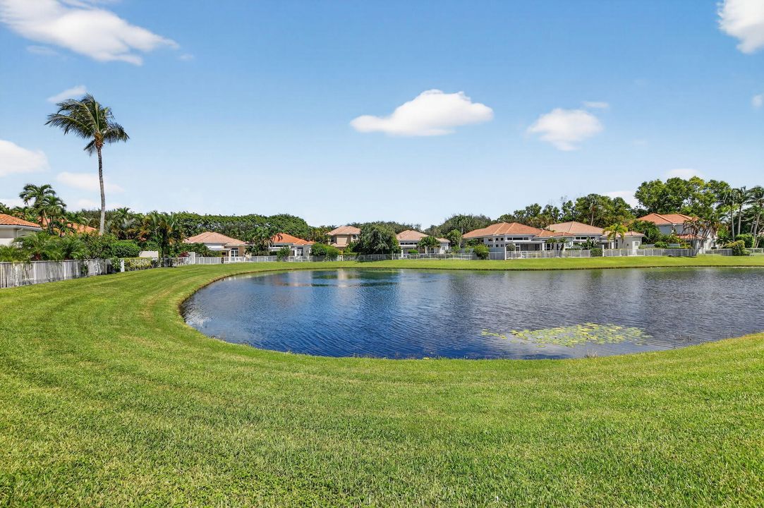 合同活跃: $1,395,000 (3 贝兹, 3 浴室, 3320 平方英尺)