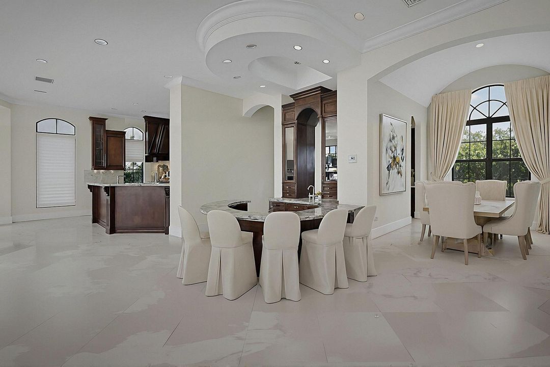 Под контрактом: $4,395,000 (5 спален, 5 ванн, 4936 Квадратных фут)