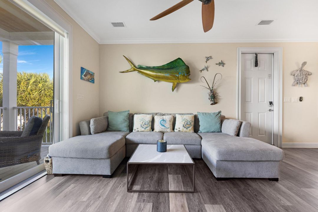 待售: $1,400,000 (4 贝兹, 3 浴室, 1840 平方英尺)