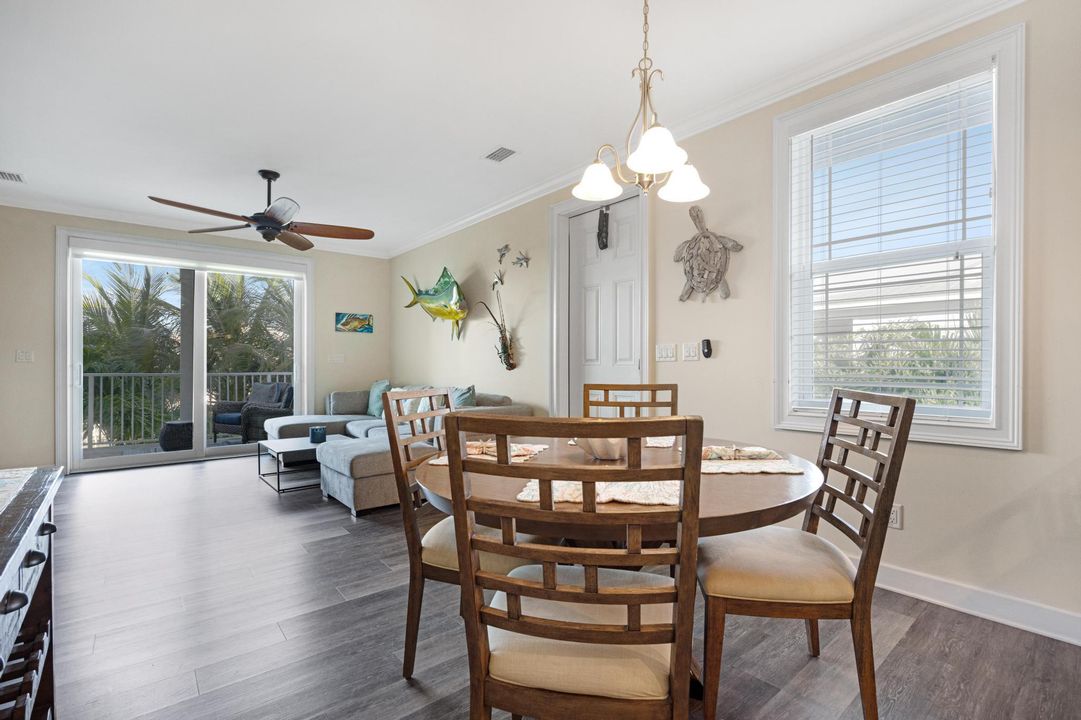 待售: $1,400,000 (4 贝兹, 3 浴室, 1840 平方英尺)