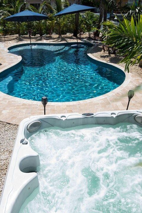 待售: $1,400,000 (4 贝兹, 3 浴室, 1840 平方英尺)