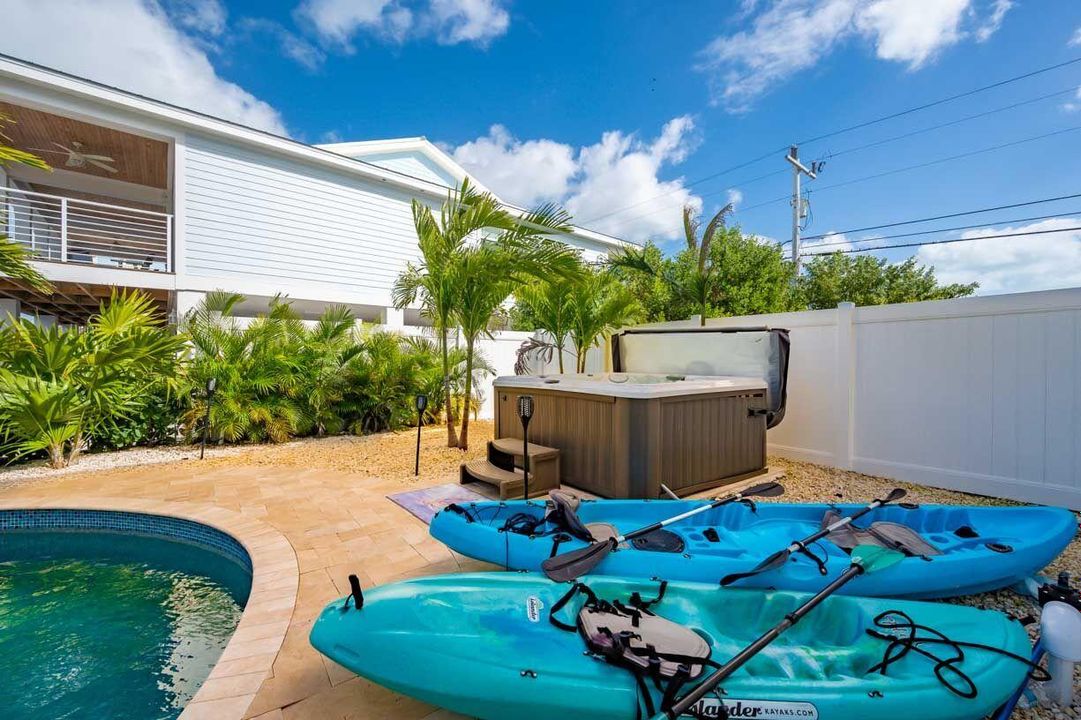 待售: $1,400,000 (4 贝兹, 3 浴室, 1840 平方英尺)