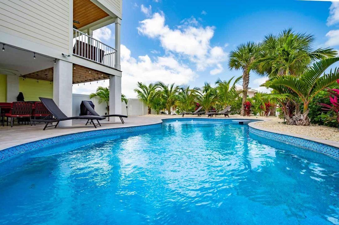 待售: $1,400,000 (4 贝兹, 3 浴室, 1840 平方英尺)