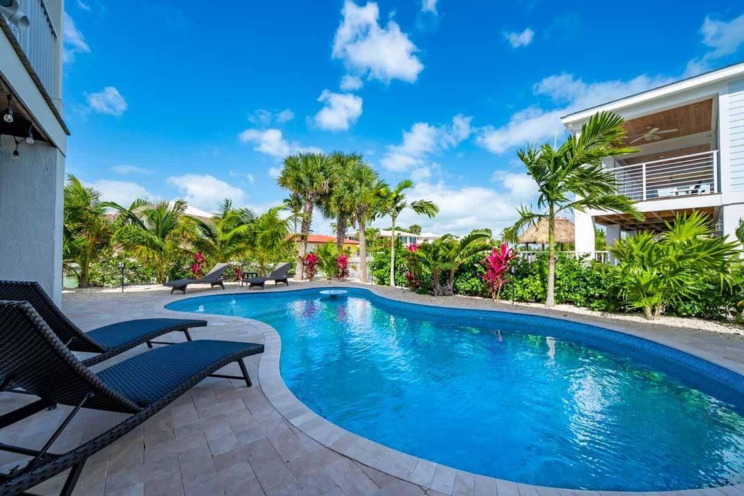 待售: $1,400,000 (4 贝兹, 3 浴室, 1840 平方英尺)