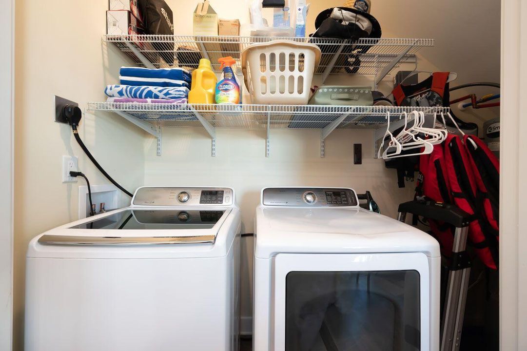 待售: $1,400,000 (4 贝兹, 3 浴室, 1840 平方英尺)