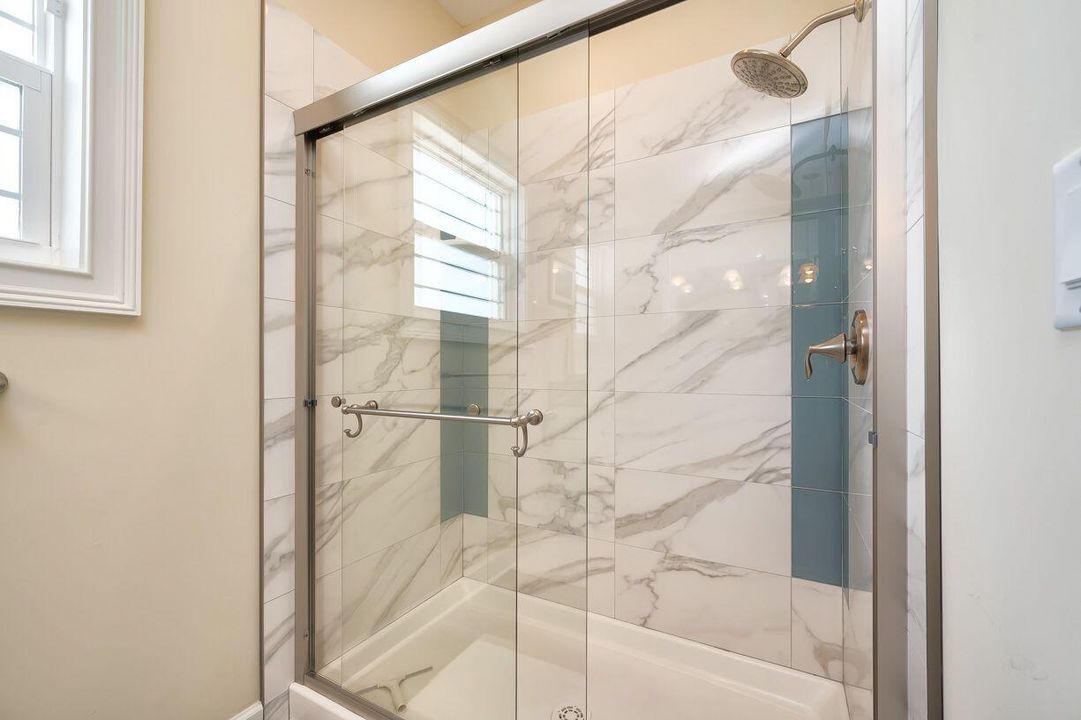 待售: $1,400,000 (4 贝兹, 3 浴室, 1840 平方英尺)