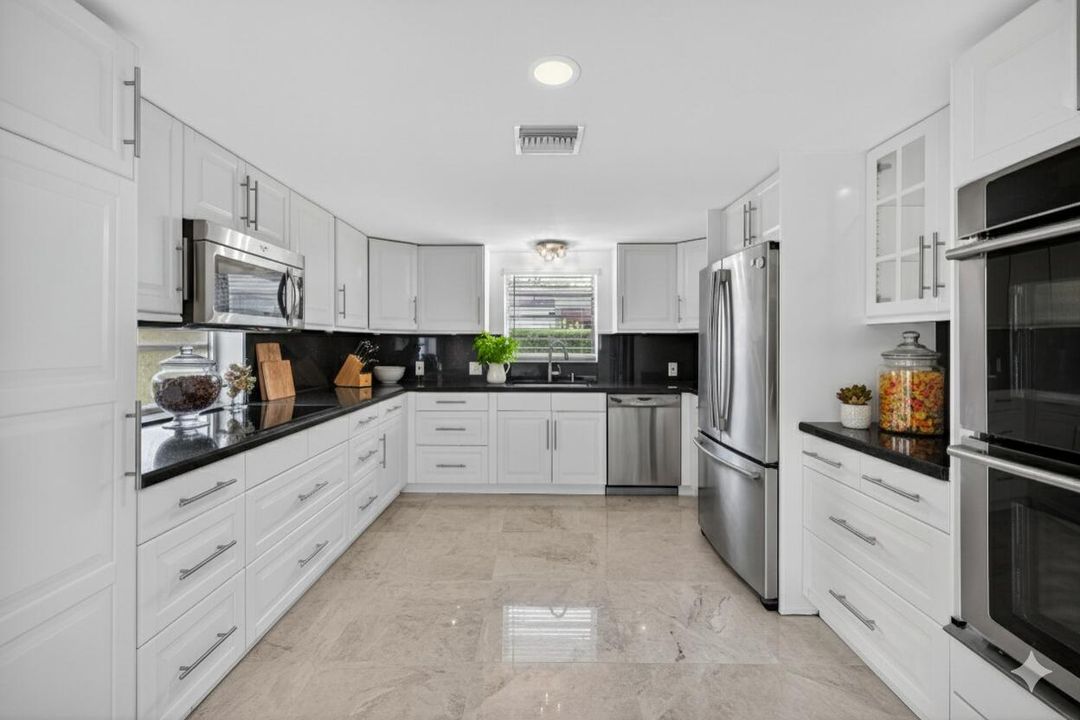 Activo con contrato: $4,500 (2 camas, 2 baños, 1040 Pies cuadrados)