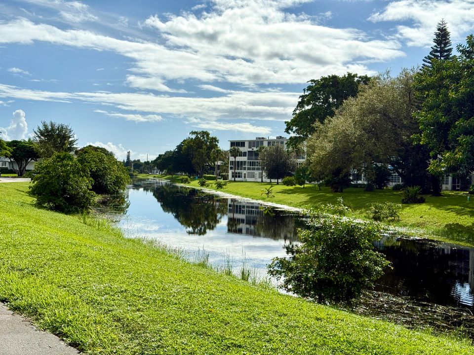 Недавно продано: $99,000 (2 спален, 2 ванн, 820 Квадратных фут)