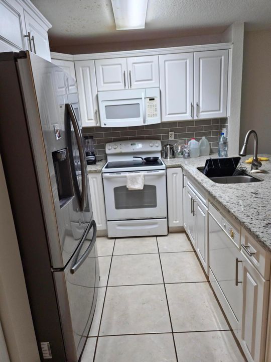 En Venta: $299,950 (3 camas, 2 baños, 1402 Pies cuadrados)