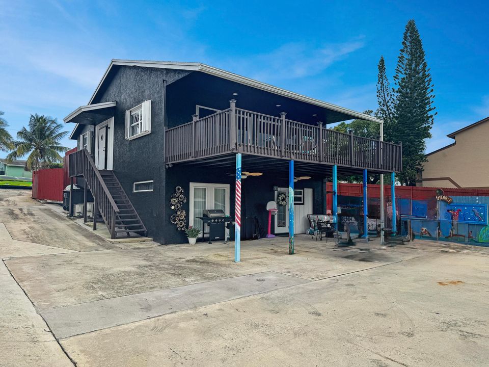 For Sale: $1,350,000 (6 beds, 4 baths, 3858 Square Feet)