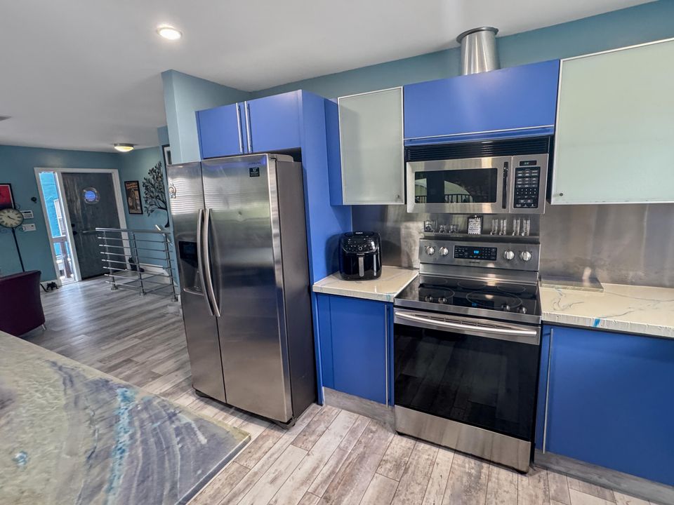 For Sale: $1,350,000 (6 beds, 4 baths, 3858 Square Feet)