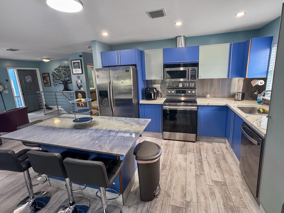 For Sale: $1,350,000 (6 beds, 4 baths, 3858 Square Feet)