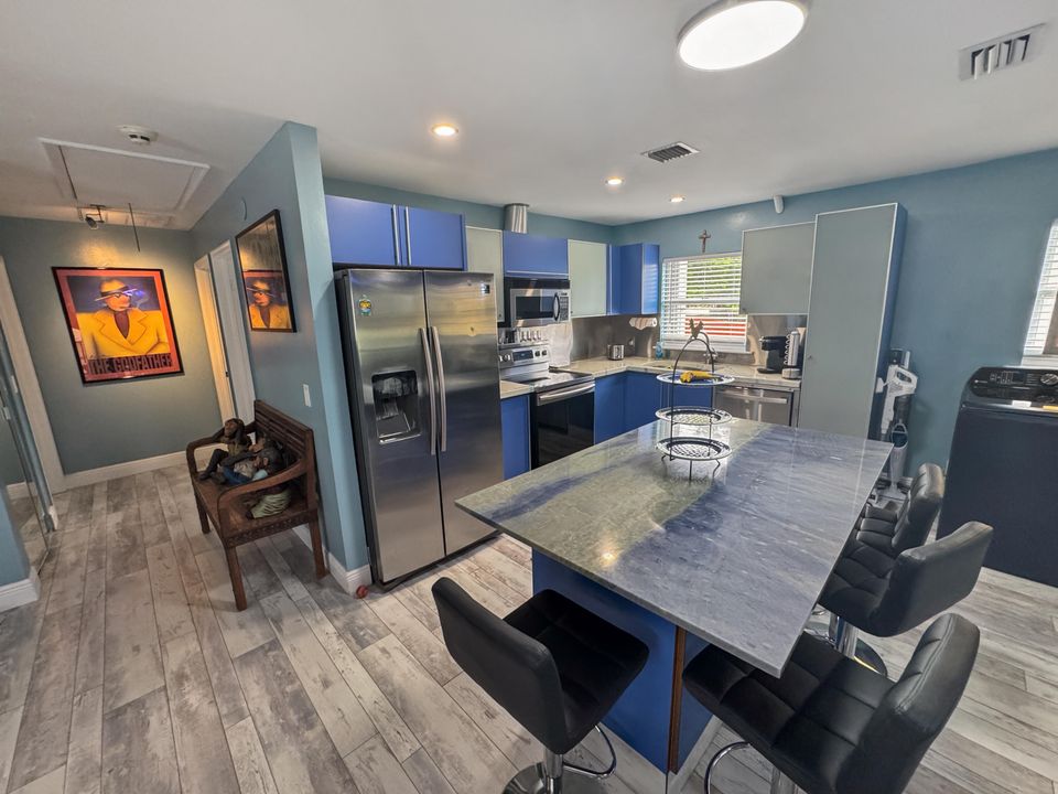 For Sale: $1,350,000 (6 beds, 4 baths, 3858 Square Feet)