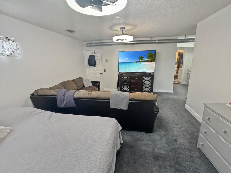 For Sale: $1,350,000 (6 beds, 4 baths, 3858 Square Feet)