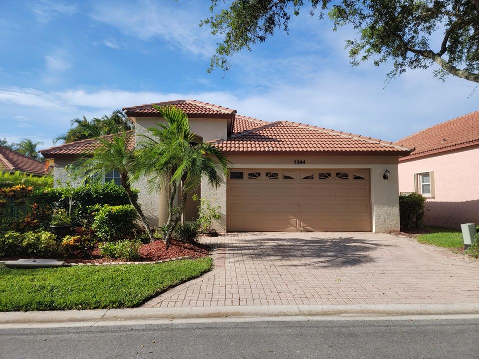 Recently Rented: $3,250 (3 beds, 2 baths, 1446 Square Feet)