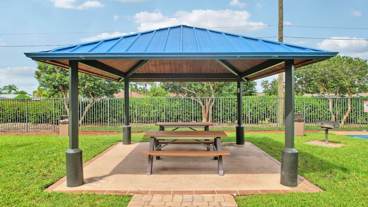 待售: $425,000 (3 贝兹, 2 浴室, 1739 平方英尺)