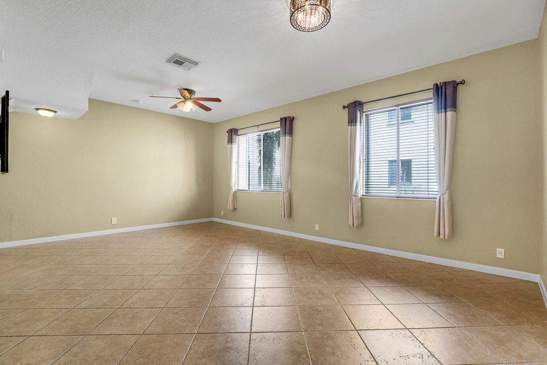 待售: $425,000 (3 贝兹, 2 浴室, 1739 平方英尺)