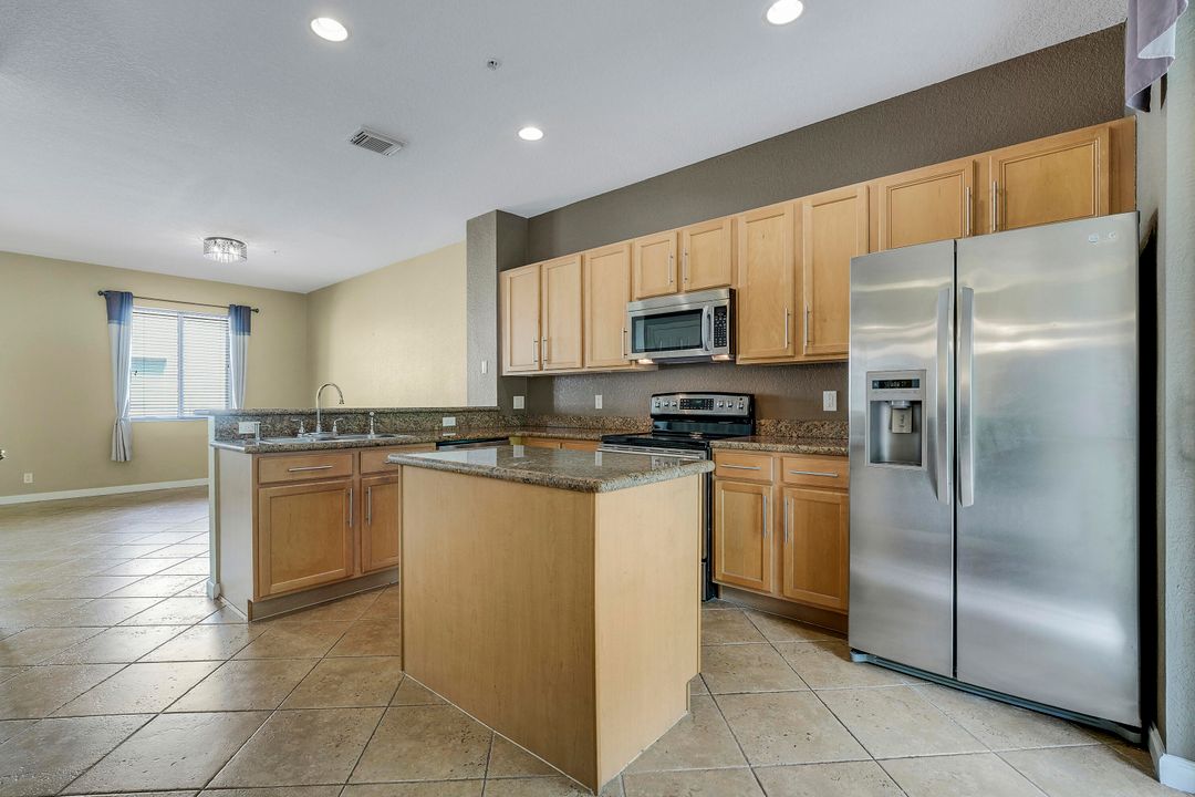 待售: $425,000 (3 贝兹, 2 浴室, 1739 平方英尺)