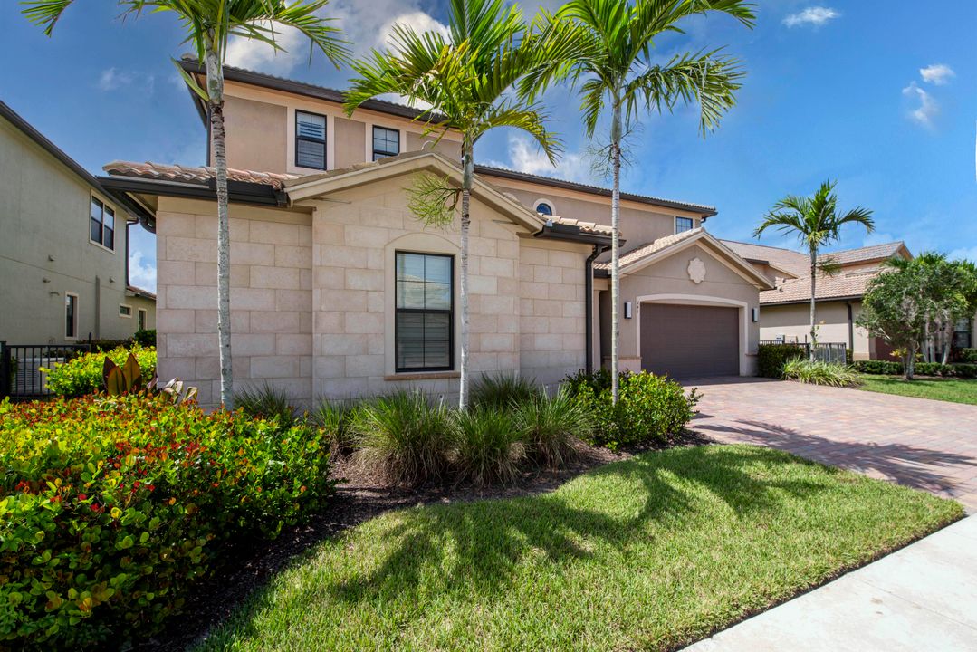 Active With Contract: $2,569,990 (5 beds, 6 baths, 5125 Square Feet)