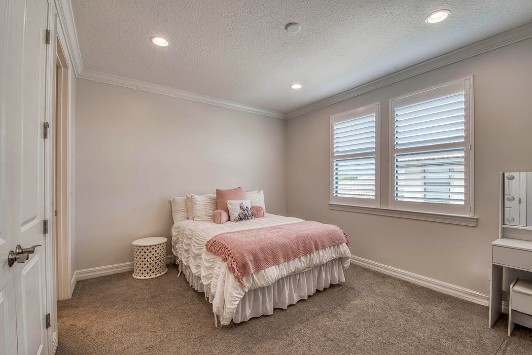 Active With Contract: $2,569,990 (5 beds, 6 baths, 5125 Square Feet)