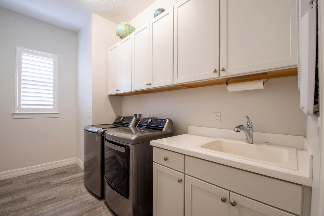 Active With Contract: $2,569,990 (5 beds, 6 baths, 5125 Square Feet)