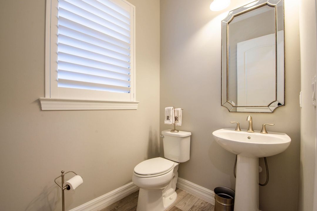 Active With Contract: $2,569,990 (5 beds, 6 baths, 5125 Square Feet)