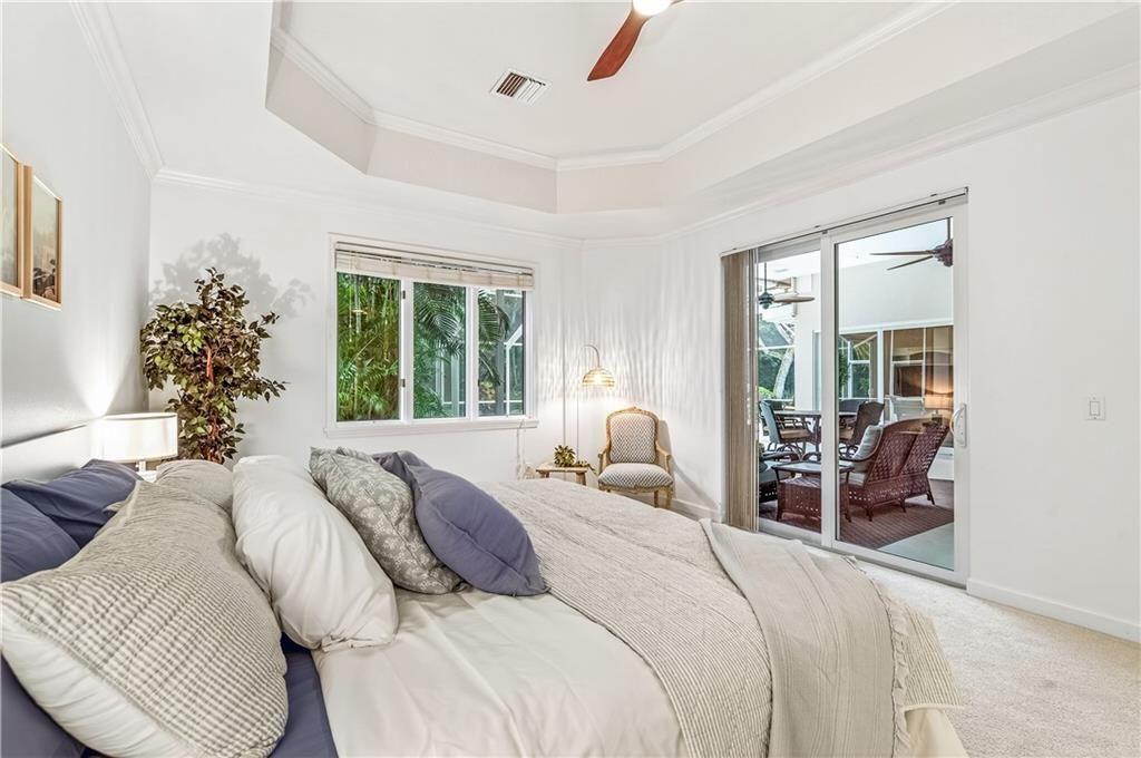 En Venta: $899,000 (3 camas, 2 baños, 2448 Pies cuadrados)