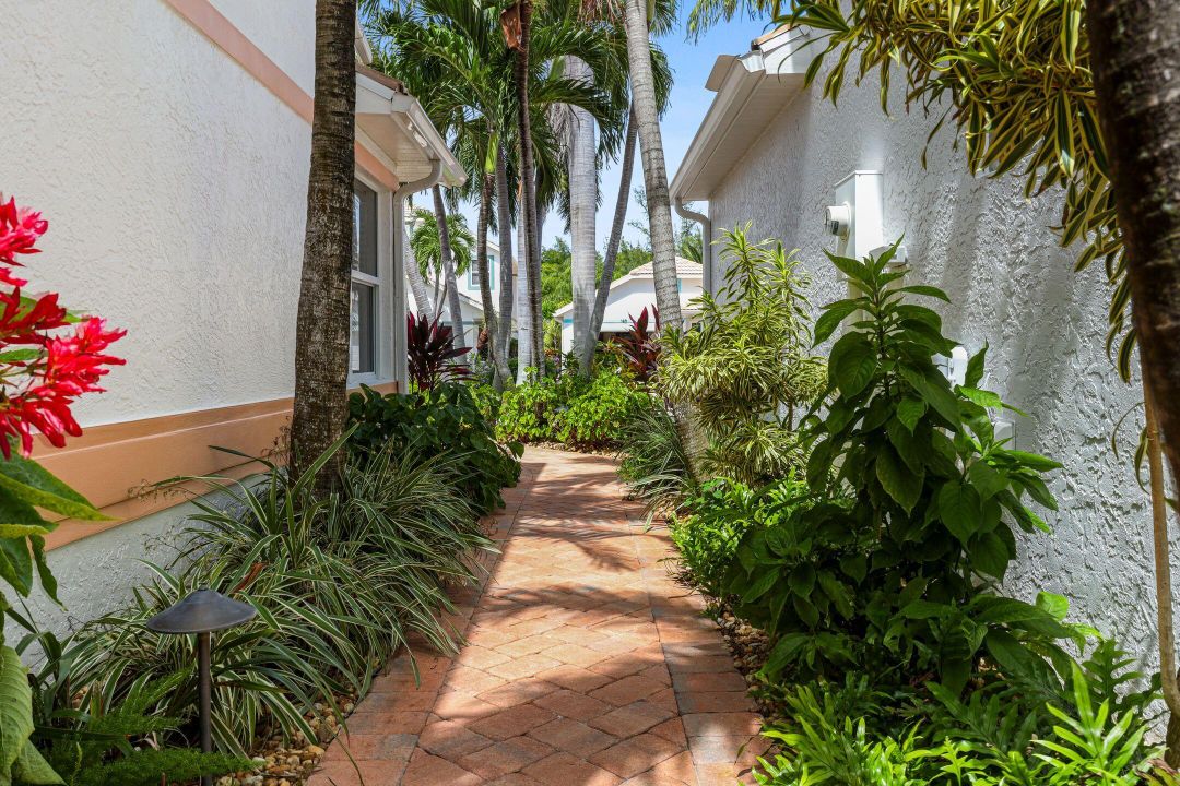 For Sale: $879,000 (3 beds, 2 baths, 2241 Square Feet)