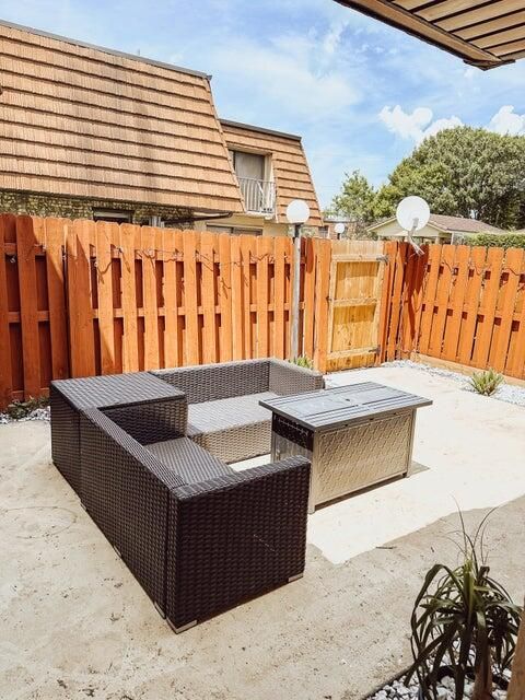 For Sale: $165,000 (2 beds, 1 baths, 1328 Square Feet)