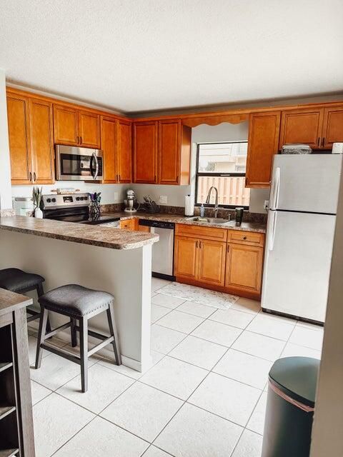 For Sale: $165,000 (2 beds, 1 baths, 1328 Square Feet)