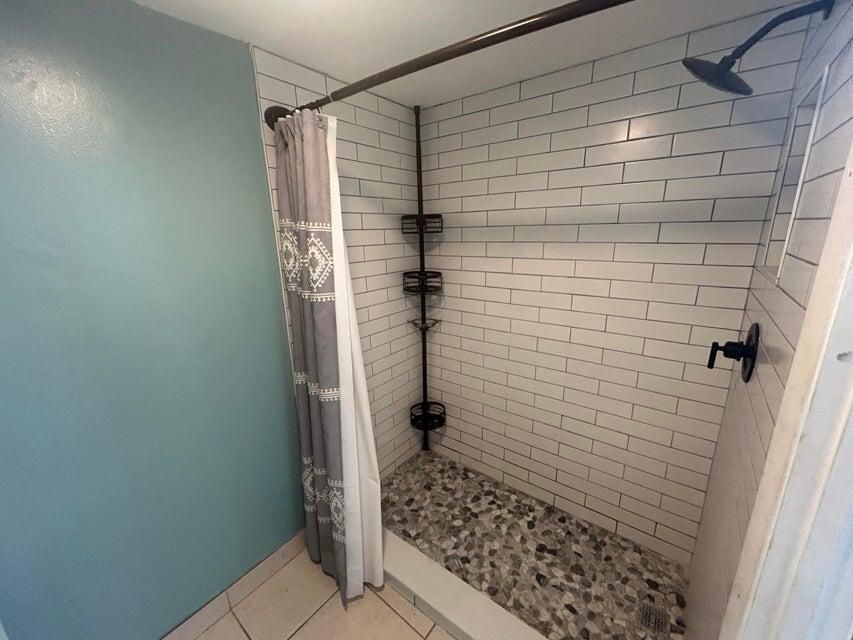 For Sale: $165,000 (2 beds, 1 baths, 1328 Square Feet)